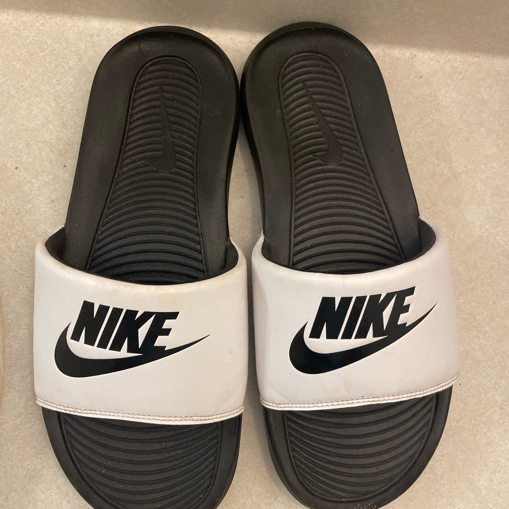 Nikes slides